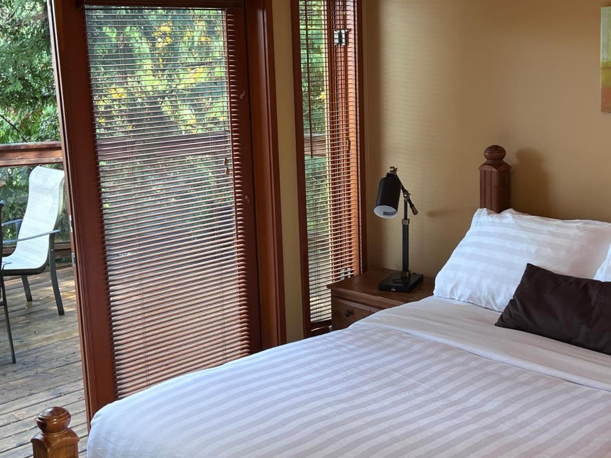 Sunshine Coast Resort Madeira Park Экстерьер фото