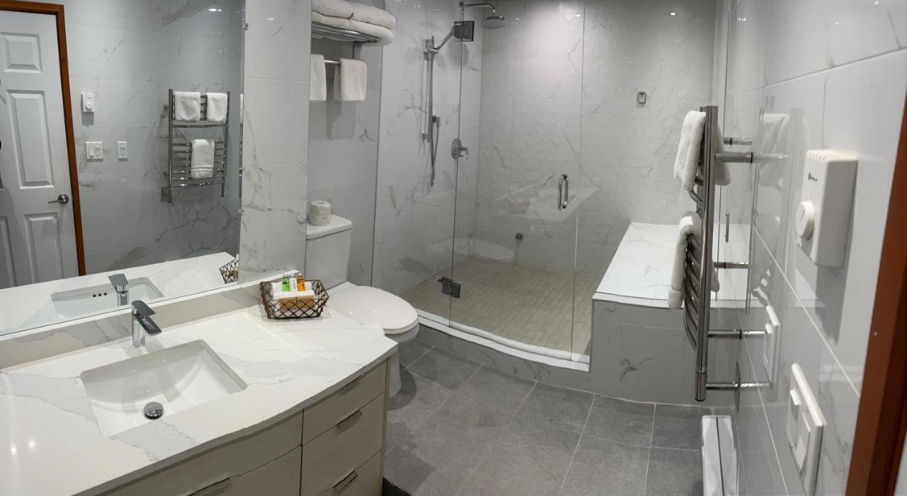 Sunshine Coast Resort Madeira Park Экстерьер фото